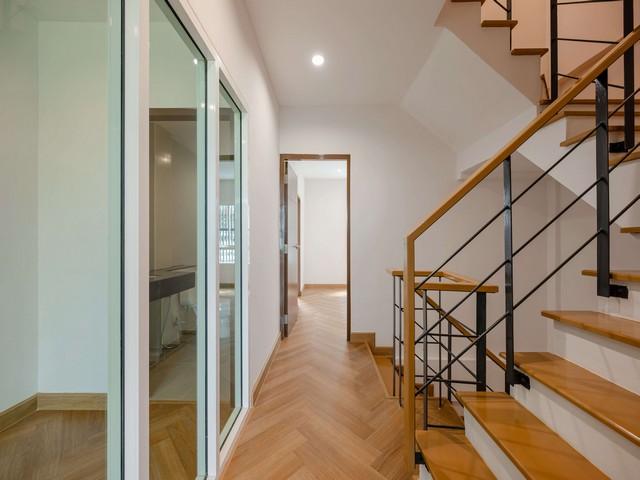 ให้เช่าทาวน์โฮม 3 ชั้น 206 ตรม. 4 ห้องนอน รีโนเวทใหม่ ลาดพร้าว–นาคนิวาส ใกล้เลียบด่วน 7