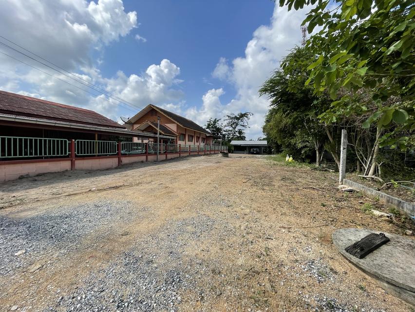 บ้านพร้อมที่ดิน 2แปลง ข้างทางเข้านิคมโรจนะบ้านค่าย