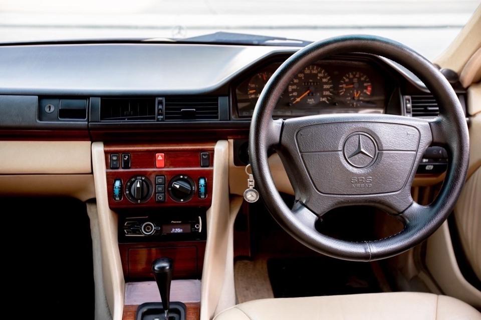 Benz e220 ปี1995 รหัส GT8724 2