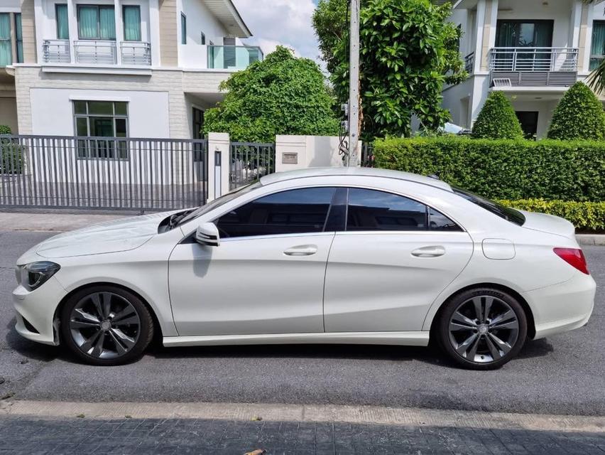 Mercedes-Benz CLA-Class CLA200 Urban สีขาว ปี 2015 2