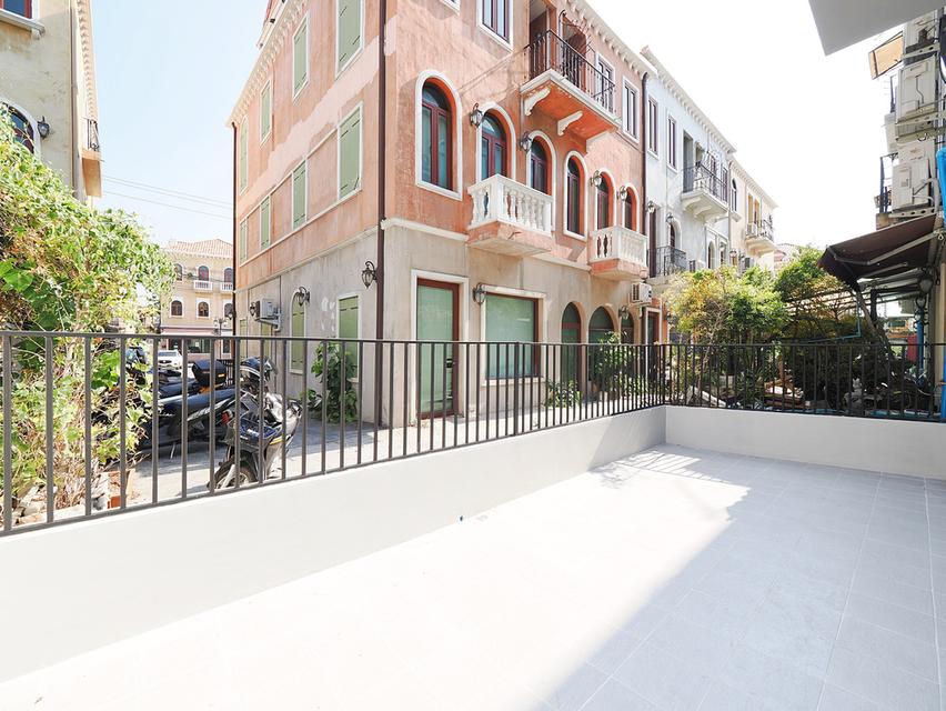 ขายอาคารพาณิชย์ 3 ชั้น ม.เวนิสดิไอริส ขนาด 31.5 ตร.ว. 3นอน 3น้ำ [วัชรพล – สุขาภิบาล5] ขาย 3.45ล้าน 3