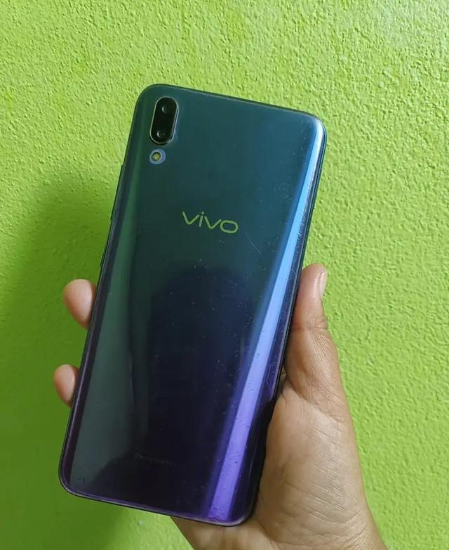 มือถือพร้อมใช้งานสภาพดีมาก Vivo V11 2