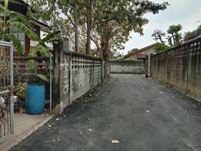 ขายที่ดินพร้อมบ้านสองชั้น(เก่า) ซ.รัชดา 36 (เสือใหญ่อุทิศ)  2  แปลงติดกัน 10