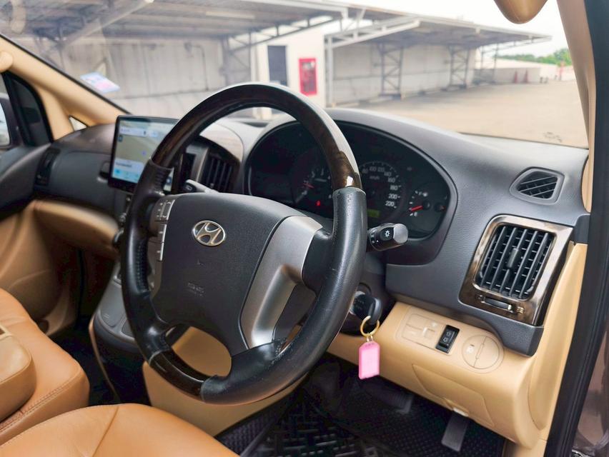 รหัสรถ CAT1156 2015 จด 2017 HYUNDAI H-1 2.5 Elite มือเดียว ออโต้ สีน้ำตาลเงาวับ ใสๆ  9