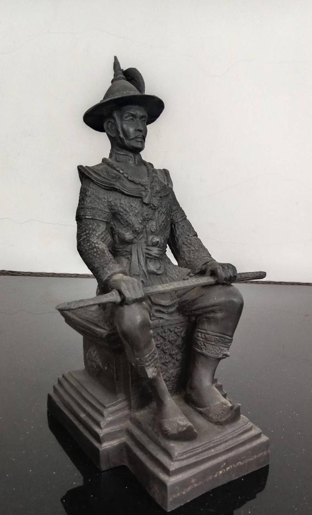 608.พระบรมรูปหล่อสมเด็จพระเจ้าตากสินมหาราช ทรงประทับนั่งบัลลังก์ 7