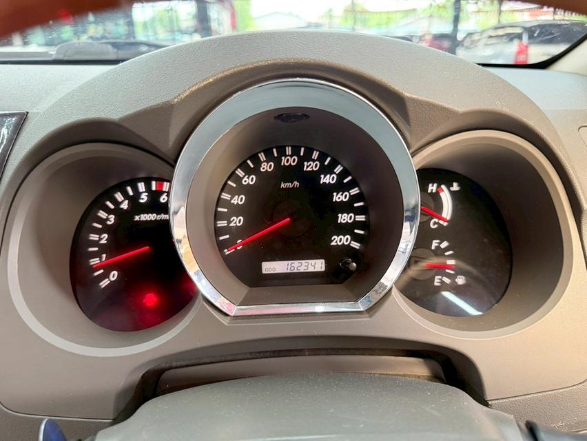 TOYOTA FORTUNER 2.7 V ปี 2011 8