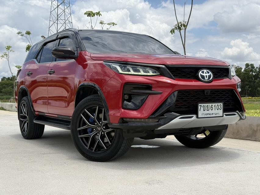 TOYOTA Fortuner 2.4V AT 2WD ปี 2017 แปลงหน้า Legender