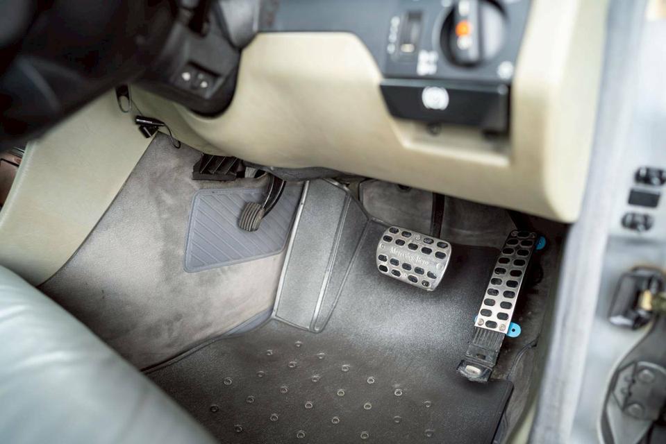 Mercedes-Benz CE280 W124 1993 (Classic Coupé) 18