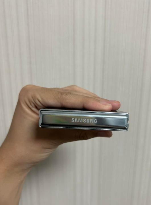 Samsung Galaxy Z Flip 5 มือสอง งานดี 7