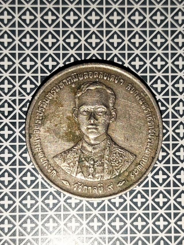 ชุดแบ่งปันต้อนรับปีใหม เหรียญ 2 สีทองปี 2559 มี 2 เหรียญ และ เหรียญ 2 บาท สีเงินปี 2549ี 1 เหรียญ และ เหรียญ 1 บาท ปี 2539 1 เหรียญราคาแบ่งปันจากใจคับ 8