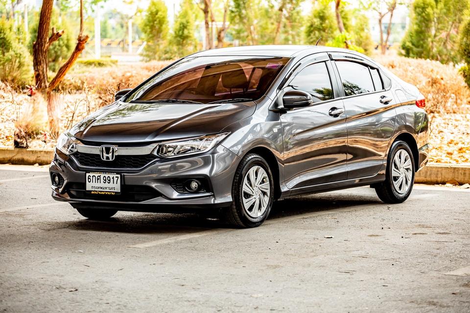 Honda City 1.5V ปี 2017 สีเทา มือเดียวป้ายแดง 