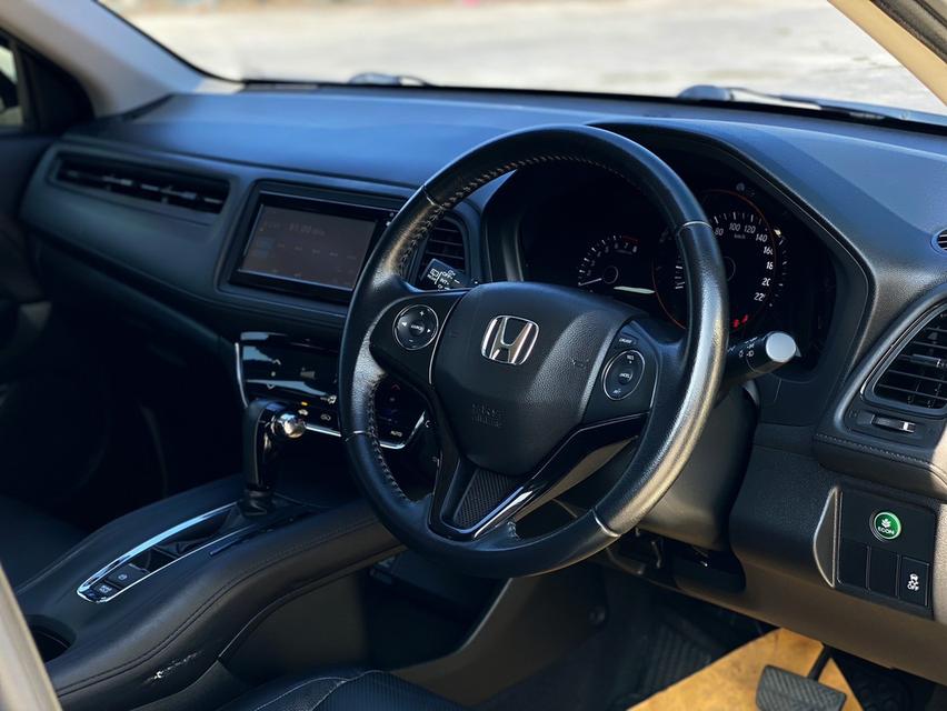 Honda HRV 1.8E (Minor Change) 12