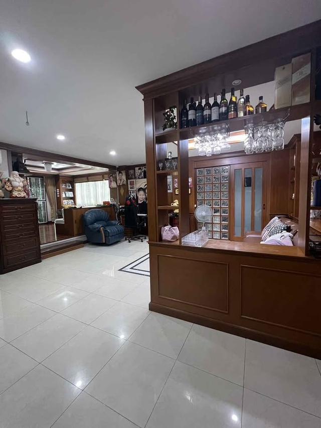 ขายบ้านเดี่ยว ใกล้เซ็นทรัลเวสต์วิลล์ หมู่บ้านเบญญาภา-ปิ่นเกล้า ทำเล ราชพฤกษ์-สาทร หลังริม 75 ตรว. พื้นที่ใช้สอยประมาณ 280 ตรม. 4 นอน / 4 น้ำ / 11