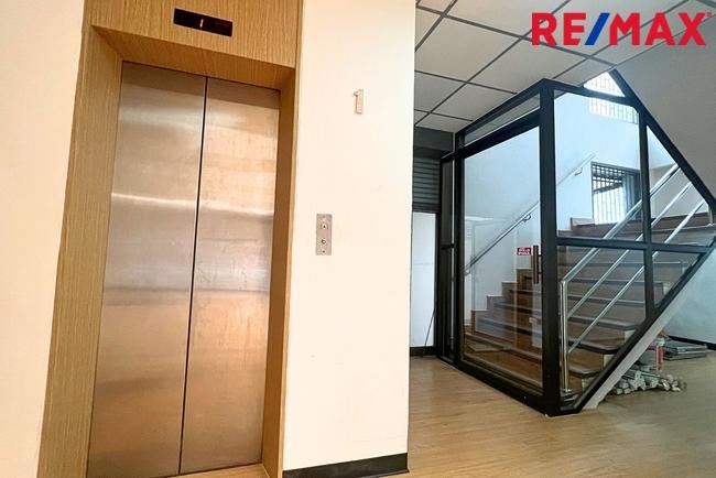 ให้เช่า อาคารสำนักงาน 7 ชั้น ย่านเจริญนคร ใกล้ ICONSIAM เพียง 500 เมตร เดินถึง BTS 6