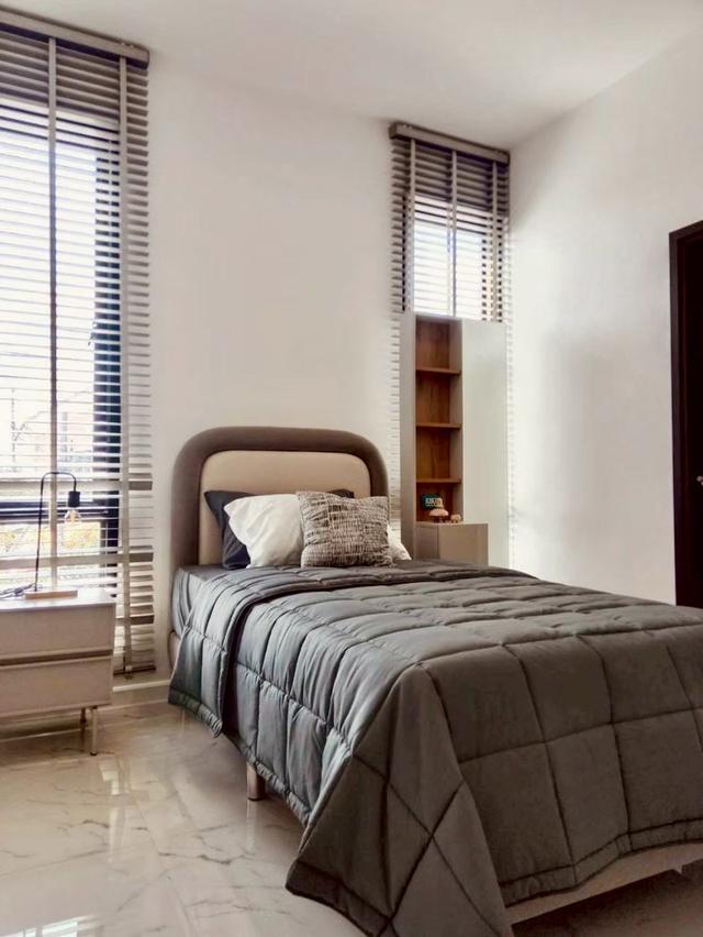 🏡 ขายทาวน์โฮมใหม่ เนื้อที่ 35 ตร.ว. หายาก! ซอยเฉลิมพระเกียรติ ร.9 28 ใกล้ ม.ราม 2  ✨ จุดเด่น: - 3 ห้องนอน 4 ห้องน้ำ (บน 3 + ล่าง 1) - เนื้อที่ 35 ตร. 3