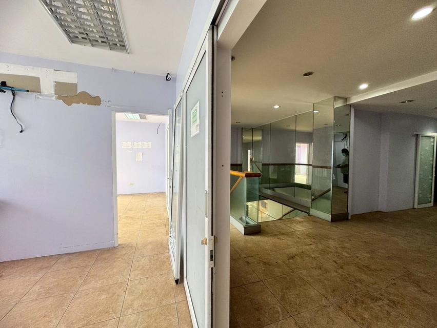 ให้เช่าอาคารพาณืชย์ ชั้น 1 และชั้นลอย อาคารโล่งสวย ติดถนนรามคำแหง (N.1920) 5