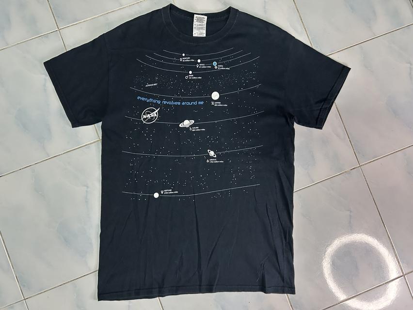 🚀 [Everything revolves around me] เสื้อ NASA ลายระบบสุริยะ - บอดี้ Gildan แท้ รูปที่ 1