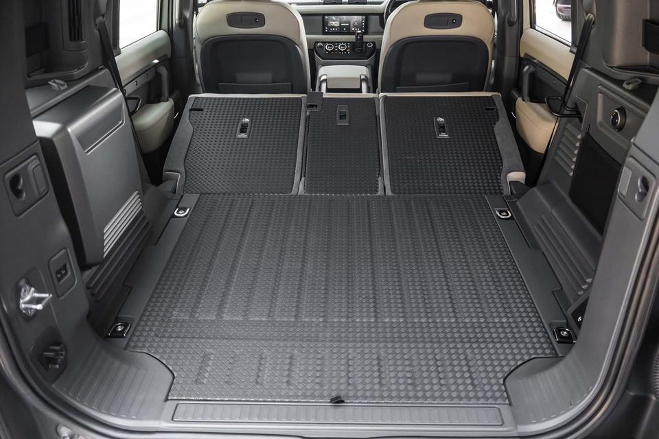 Land Rover Defender 110 2.0 D240 S Diesel 13