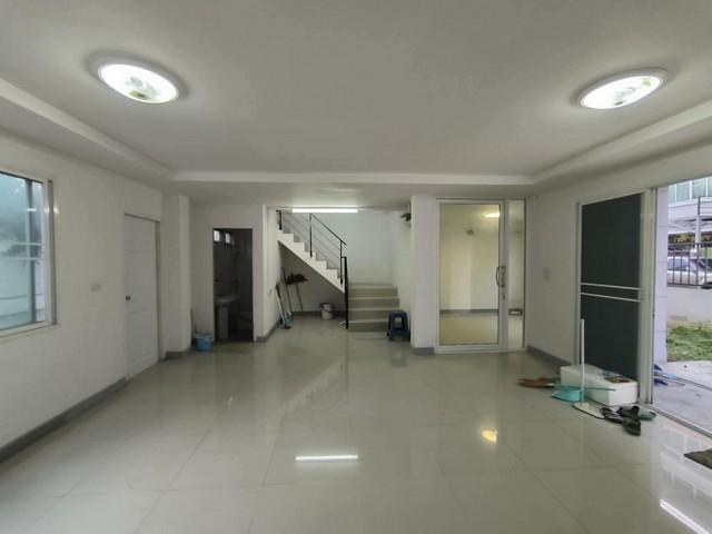 ให้เช่าโฮมออฟฟิต 3 ชั้น พท.ใช้สอย200 ตรม.4 ห้องนอน 4 ห้องน้ำ ซ.สังคมสงเคราะห์ 7 จดทะเบียนบริษัทได้ 2
