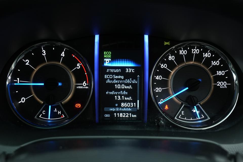 2020 TOYOTA FORTUNER 2.4 V 2WD SUV สีขาว เลขไมล์ 118221 กม. 19