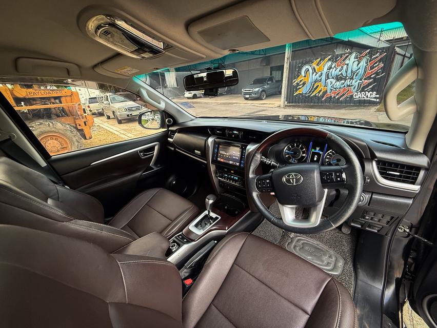 Toyota Fortuner 2.4V ปี16 11