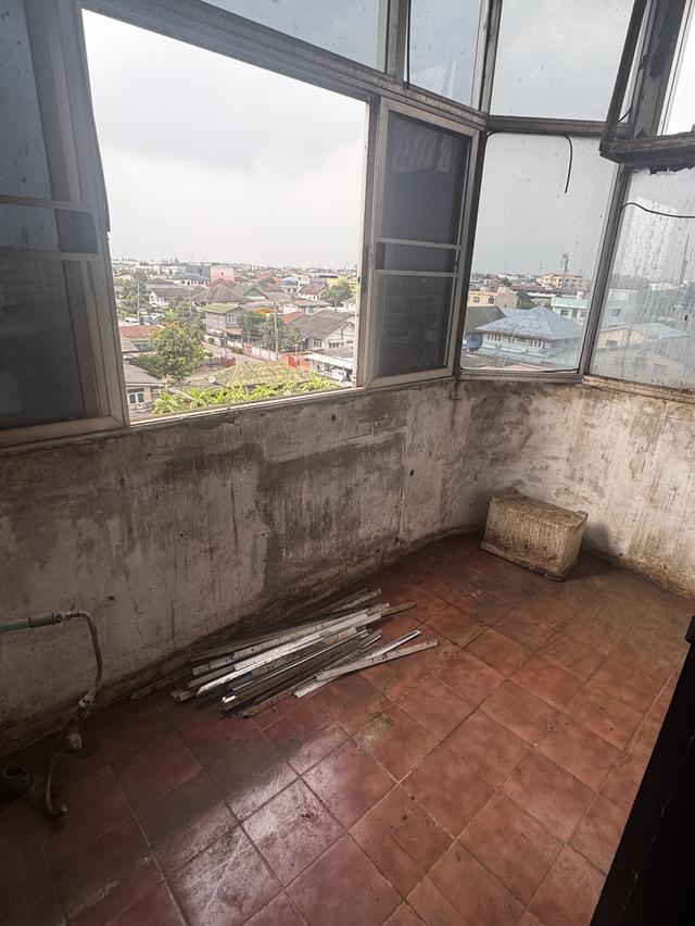 คอนโด มือสอง ราคาถูก โครงการซื่อตรงคอนโดทาวน์ ถ.รามอินทรา ใกล้รถไฟฟ้าสถานี เศรษฐบุตรบำเพ็ญ 3