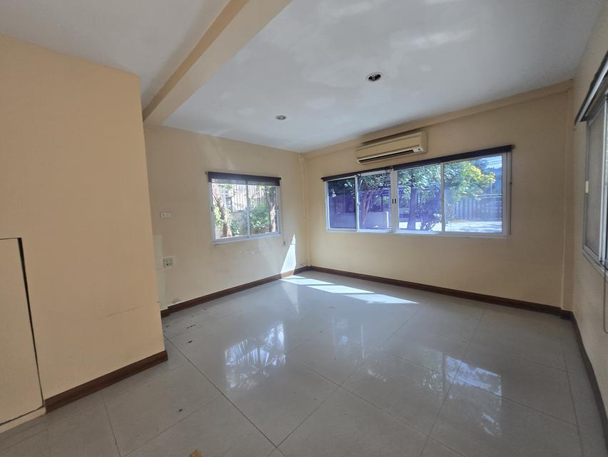 ให้เช่าบ้านสองชั้นที่จอดรถกว้าง ทําเลดี สาทรหลังโรงพยาบาลเซนต์หลุยส์ 12