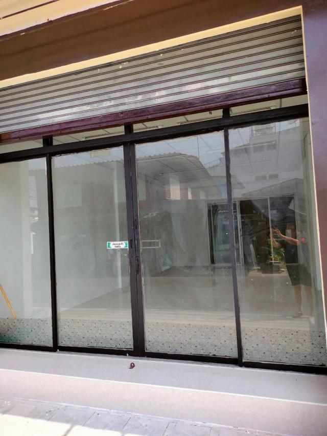 ขาย ตึกแถว ย่านลาดพร้าววังหิน ซอย 30 เหมาะทำออฟฟิต 4 ชั้น 17 ตรว 5