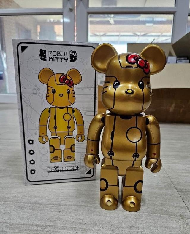 โล๊ะ Bearbrick 1