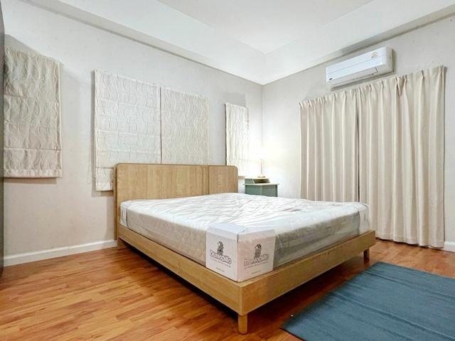 MRTตลาดบางใหญ่ 3.52กม. ให้เช่าบ้านเดี่ยว 2 ชั้นสุดหรู 60ตร.วา. โลตัส คลองถนน 2.7 กม. คลองบางไทร จัดเต็มเฟอร์ฯ ร่มรื่น ติ 5