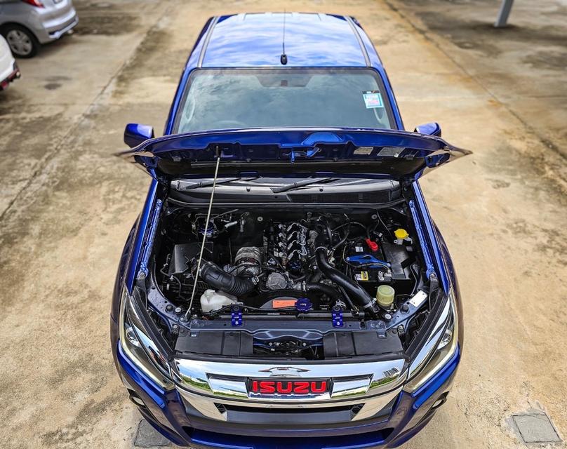 Isuzu  17