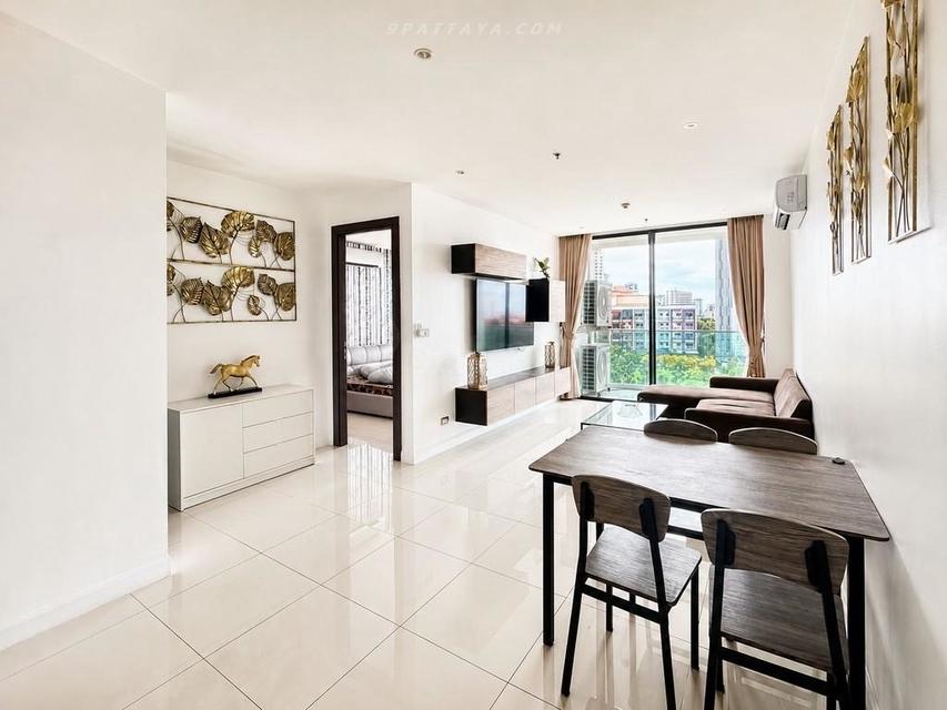 For Rent — Condo at The Point Pratumnak CondominiumCondo for yearly rent at The Point Pratumnak Condominium. Spacious unit on the 5th floor, ready 3