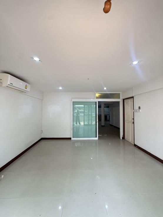 ขายและให้เช่า บ้าน ที่ลาดพร้าว 113 ตรงข้ามเดอะมอลล์บางกะปิ 7