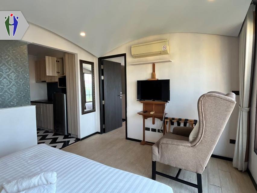 คอนโดให้เช่า เวเนเชี่ยน ใกล้หาดจอมเทียน •	ขนาด 23 ตารางเมตร สตูดิโอ •	เครื่องปรับอากาศ, ตู้เย็น,ไม่มีเตาไฟฟ้า •	ระเบียงวิวสระว่ายน้ำพร้อมเฟอร์นิเจอร์ค 3