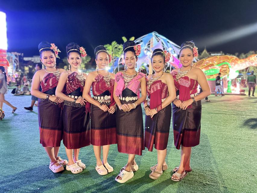 รับแสดงโปงลาง รับจ้างวงโปงลาง รับแสดงรำ การแสดงภาคอีสาน