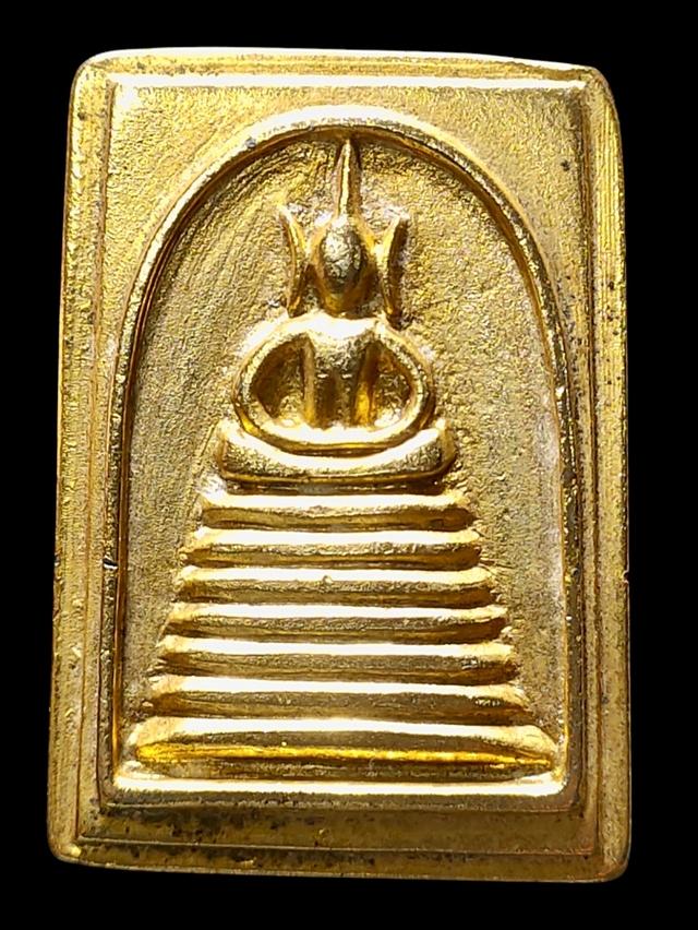 สมเด็จเกศไชโยเนื้อโลหะกะหลั่ยทองหลังตอกโค้ต ส.