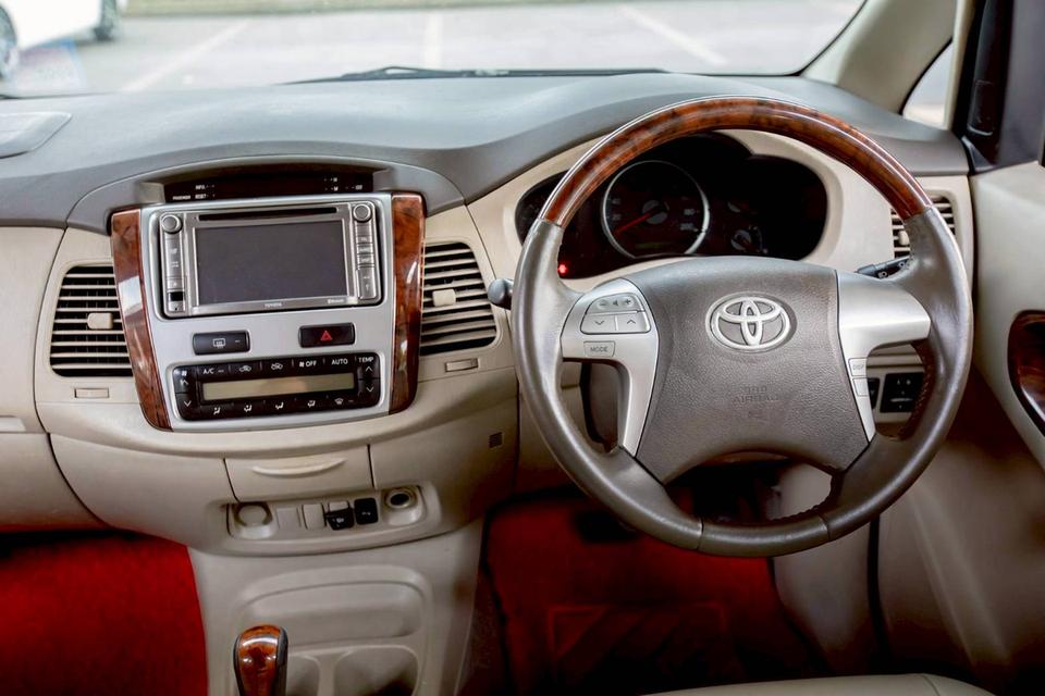 Toyota INNOVA 2.0V AT ปี 2012 สีขาว รุ่นท๊อปสุด 15