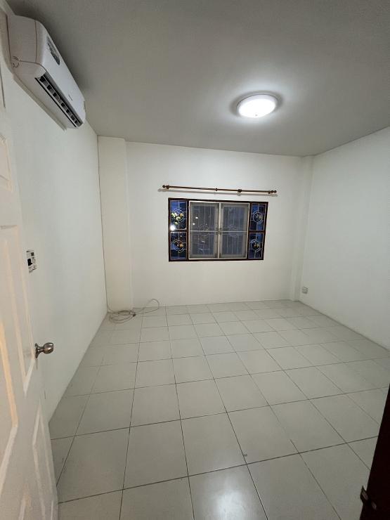 ขายบ้านทาวเฮ้าส์ห้องมุม อยู่หัวหินซอย 6 ใกล้ถนนเพชรเกษม 7