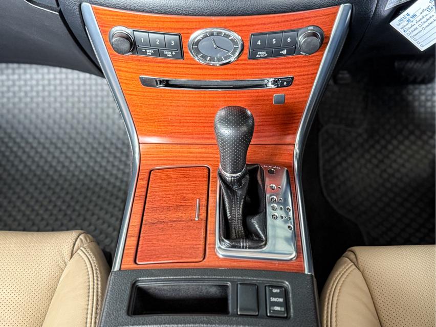 2011 MITSUOKA GALUE 9