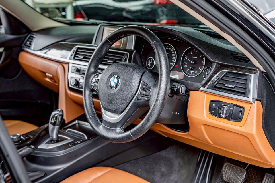 รหัสรถ NP7681 BMW 320d ICONIC LCI 2017 15