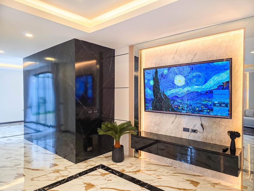 Pool villa style modern Pattaya Ekmongkhol Thepprasit  6