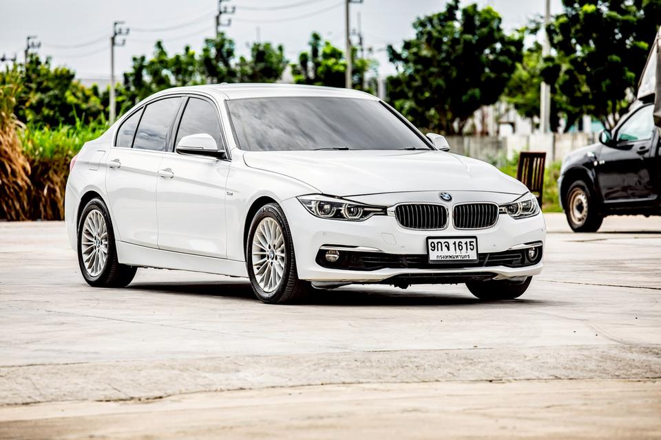 Bmw 320i Luxury ปี 2016 สีขาว สวยสภาพดี