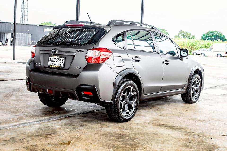 Subaru Xv 2.0 AWD สีเทา ปี 2015 แร๊ปกันรอยสีเทาด้านไว้ทั้งคัน