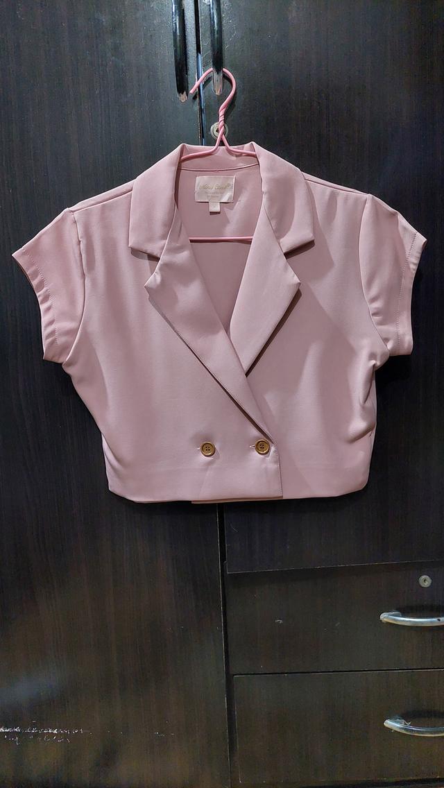 เสื้อครอปเบลเซอร์แขนสั้นมือสอง