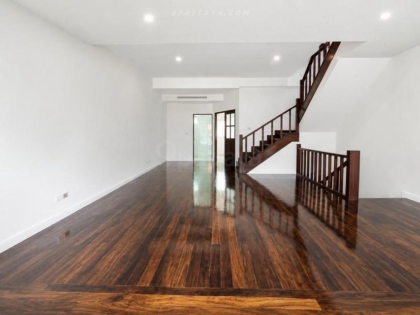 For Rent — 4-Storey Commercial Building on Pratumnak Soi 5, Pattaya 300sqm 3 bedrooms 5 bathrooms walkable to the beach 6