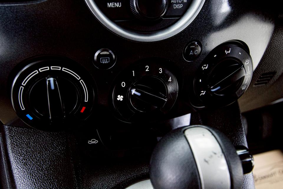 MAZDA  2 1.5 Groove Sports 2012  12