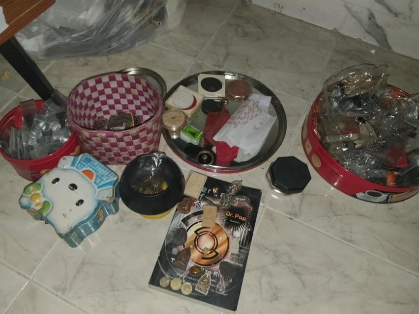 พระเครื่อง,เหรียญ ที่เก็บไว้นานแล้ว