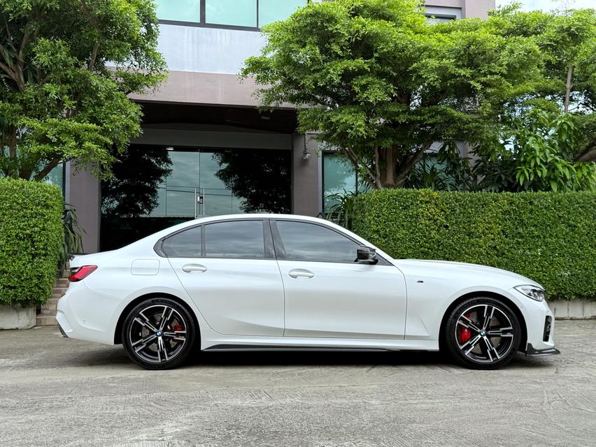 2022 BMW 320D MSPORT รถมือเดียวออกป้ายแดง รถวิ่งน้อยเพียง 6X,XXX กม รถไม่เคยมีอุบัติเหตุ BSI ยังเหลืออีกนานครับ