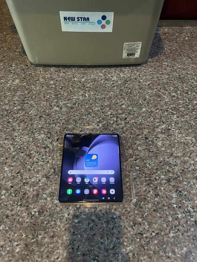 ขายๆๆๆถูกSamsungFold5สีPhontom Black 256กิ๊กสภาพสวยการใช้งานดีเยี่ยมทุกๆฟังชั่นเครื่องรีสโตได้ตลอดไม่มีติดแอคเค้าใดๆคับ ( จอสวยกริปจอกางสุดไม่มีจุดไม่