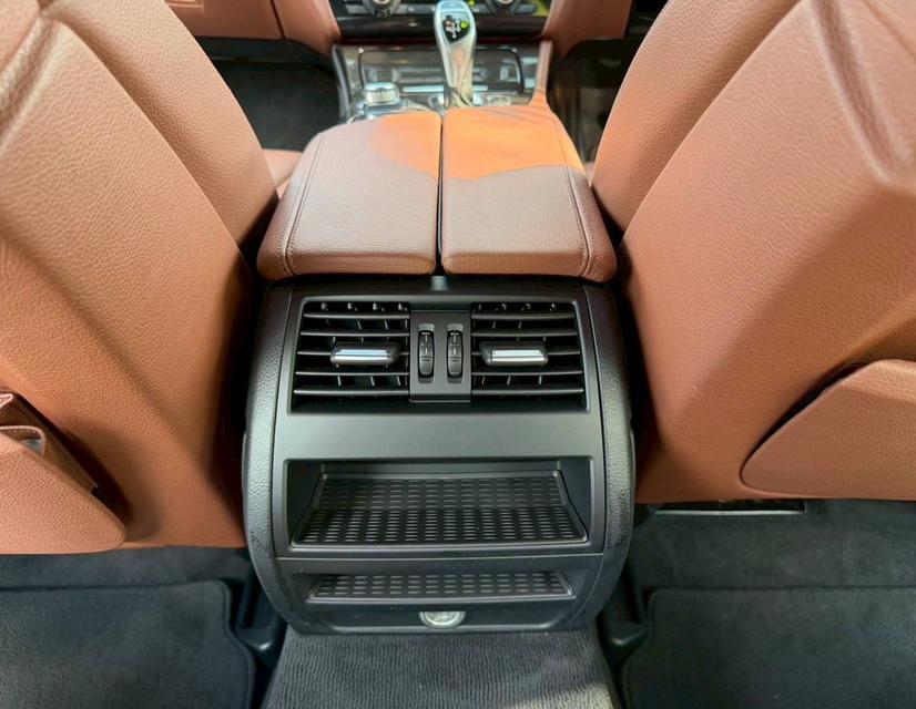 BMW 525D Top ปี11 ดีเซล สีขาวรถสวย สภาพสุดเนี้ยบ เข้าศูนย์ทุกระยะ รูปที่ 9